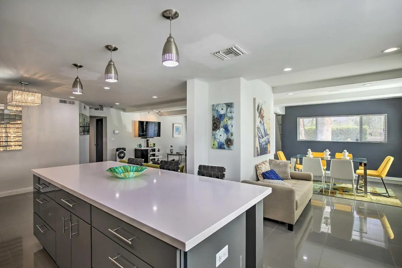 Дом отдыха Palm Springs Home Casita And Fire Pit! США