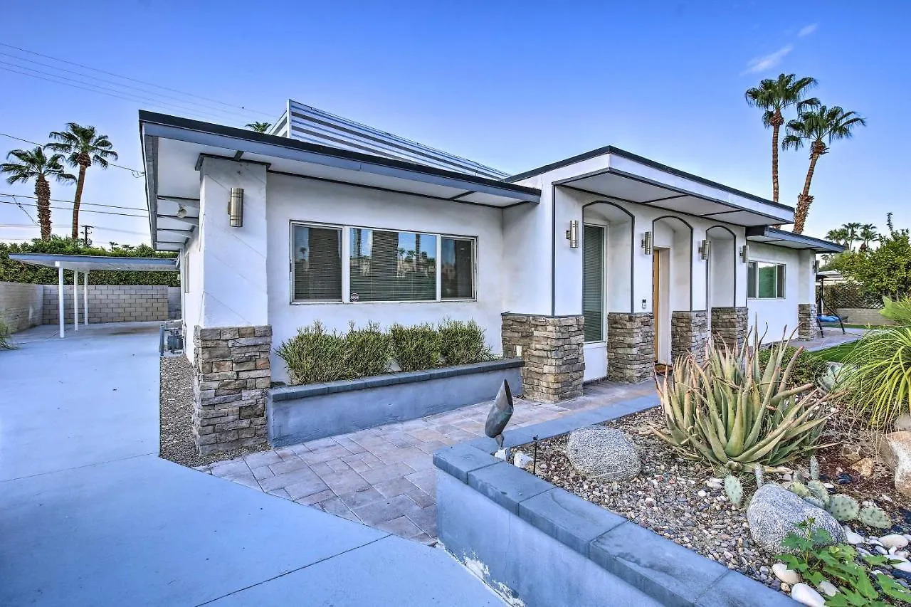 Дом отдыха Palm Springs Home Casita And Fire Pit! США