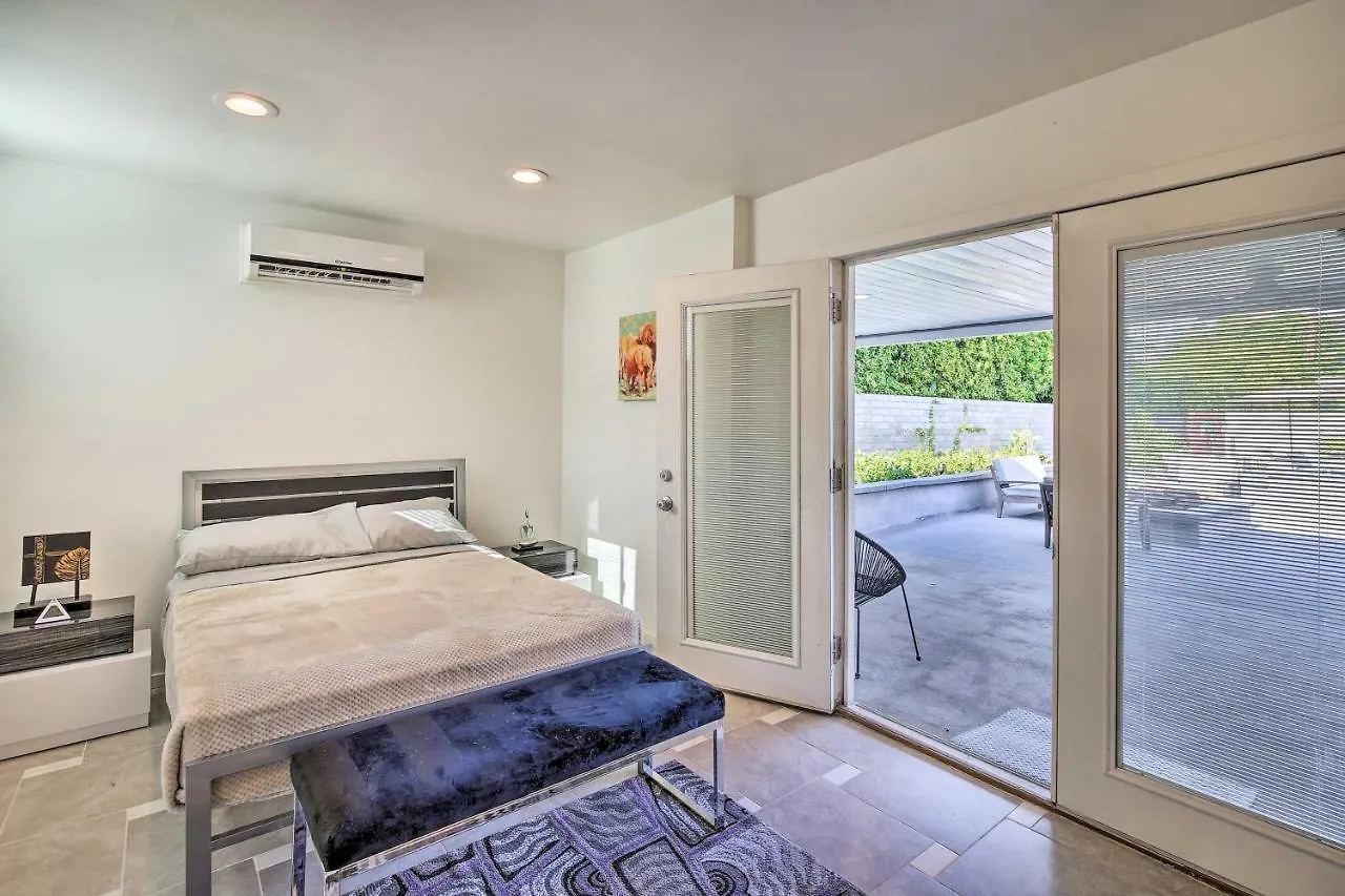 Дом отдыха Palm Springs Home Casita And Fire Pit!