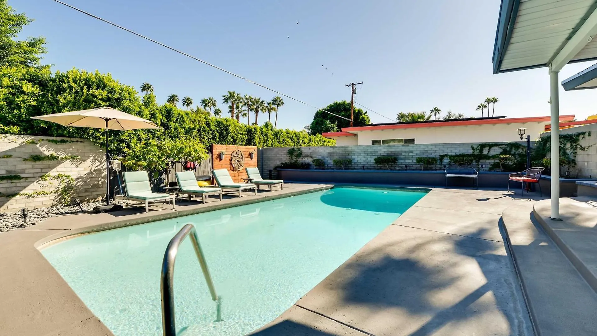 Дом отдыха Palm Springs Home Casita And Fire Pit!